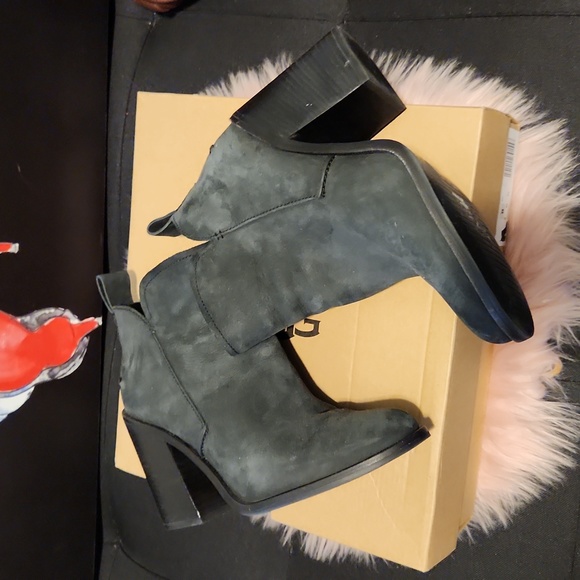 UGG Pixeley Boot sz 8 - Picture 1 of 4